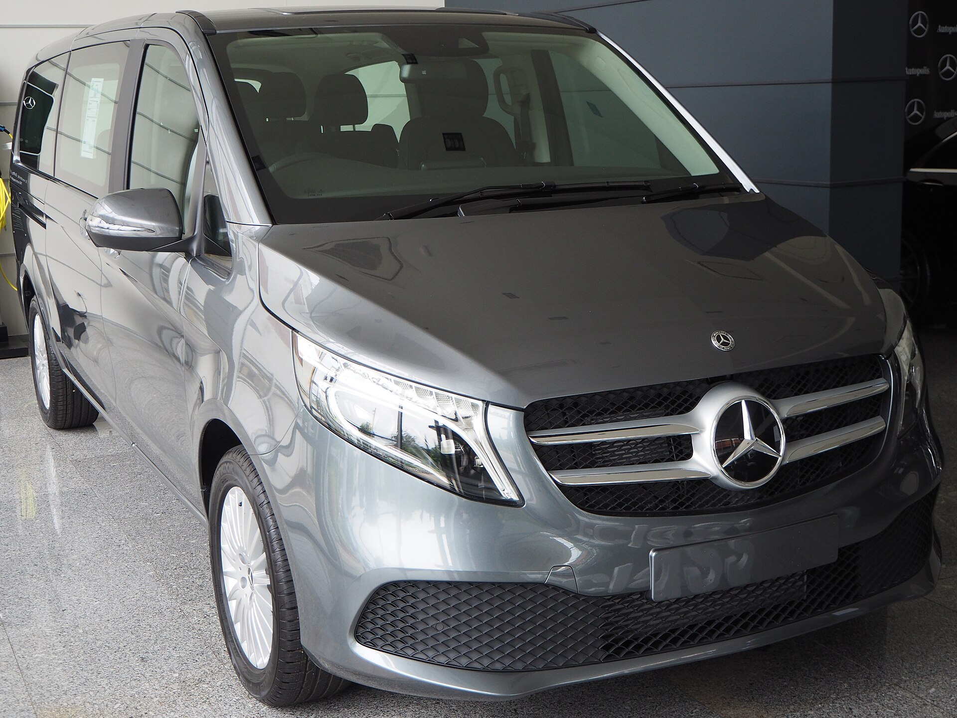 Mercedes Classe V grise — vue avant