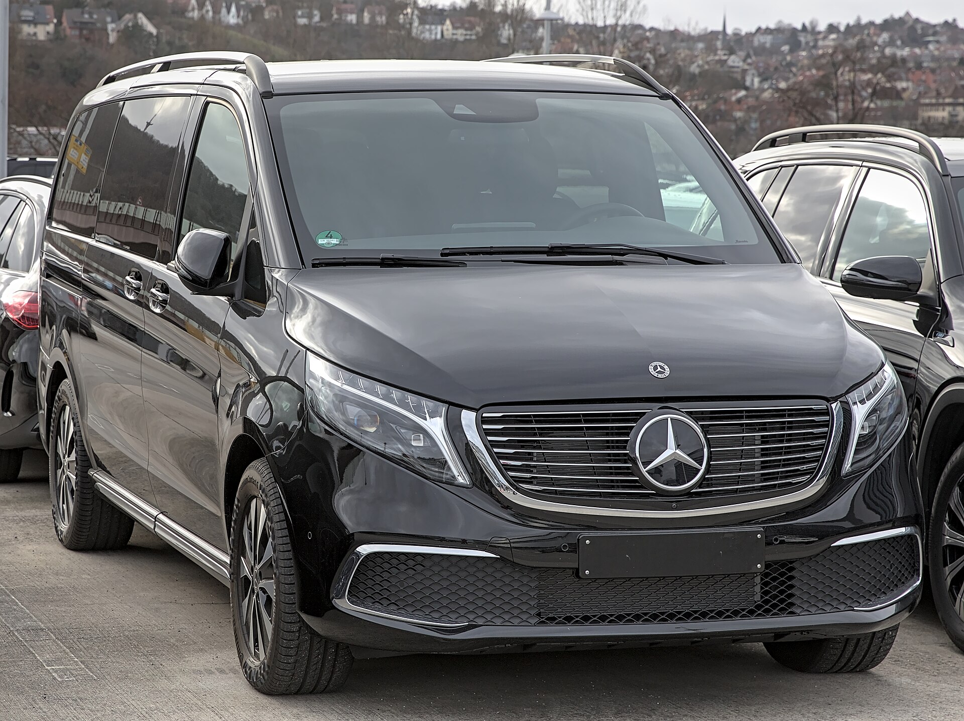 Mercedes Classe V grise — vue de profil