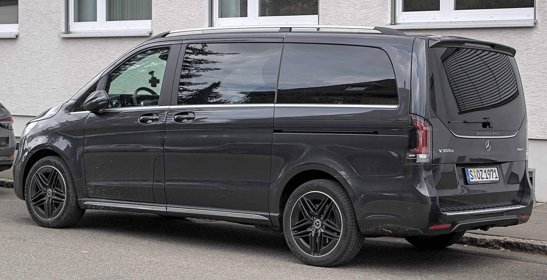 Mercedes Classe V noire — vue avant